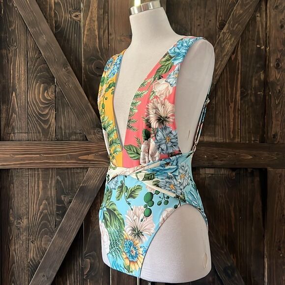 Agua Bendita Pacifico Ellis Aine Floral One-Piece Swimsuit - Picture 5 of 15